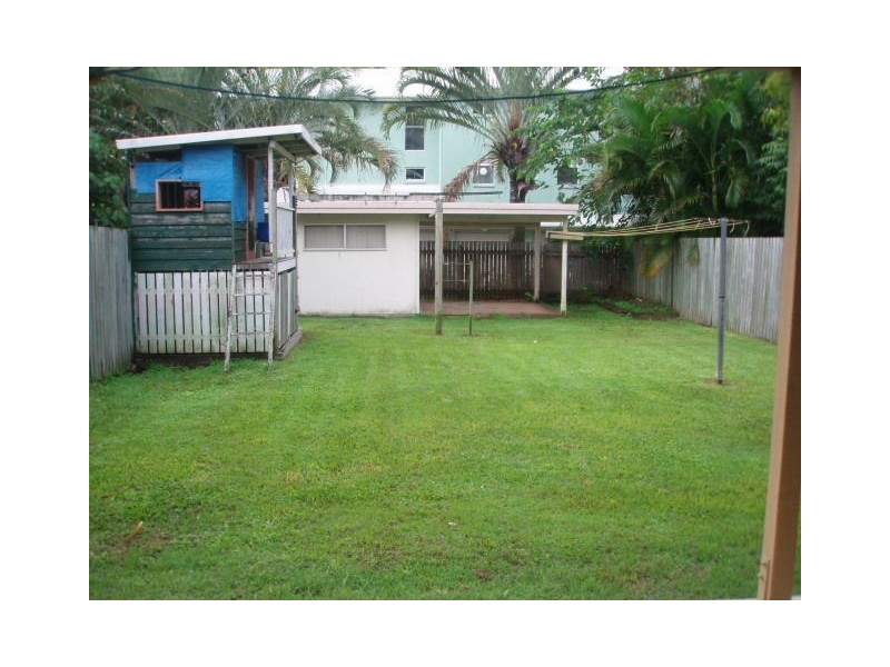 2 Warde Street, Scarborough QLD 4020