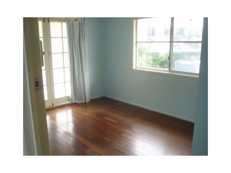 2 Warde Street, Scarborough QLD 4020