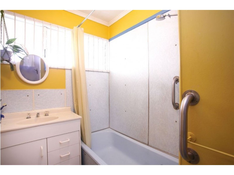 12 Esperanto Street, Redcliffe QLD 4020