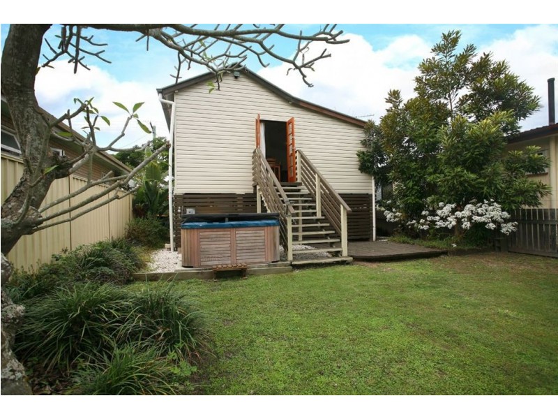 33 McAneny Street, Redcliffe QLD 4020