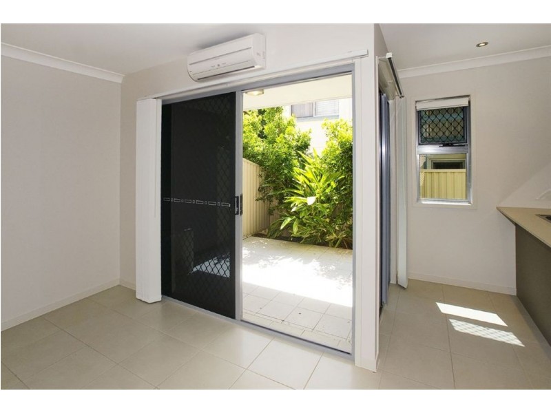 6/8 Griffith Road, Scarborough QLD 4020