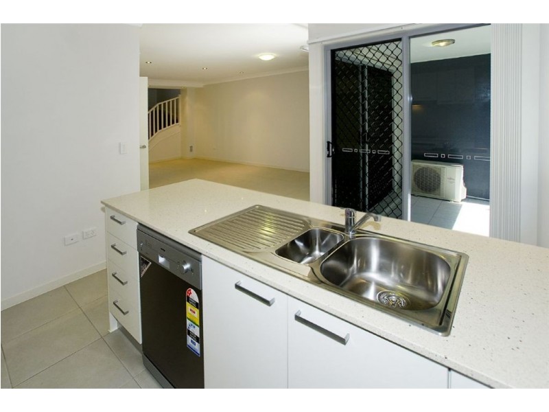 6/8 Griffith Road, Scarborough QLD 4020