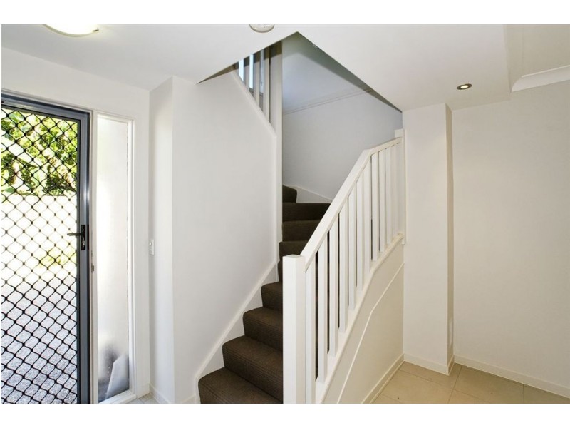 6/8 Griffith Road, Scarborough QLD 4020