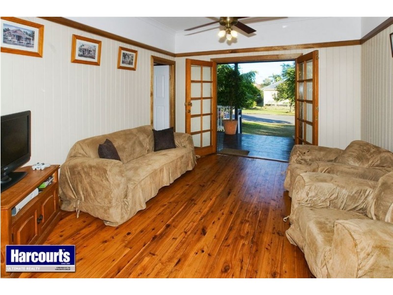 42 Henderson Road, Deagon QLD 4017