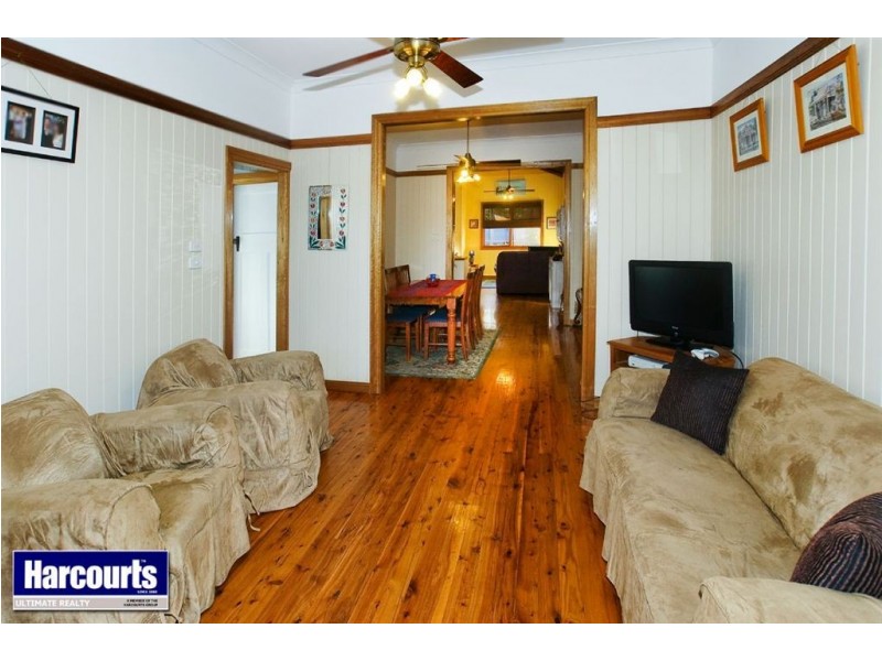 42 Henderson Road, Deagon QLD 4017