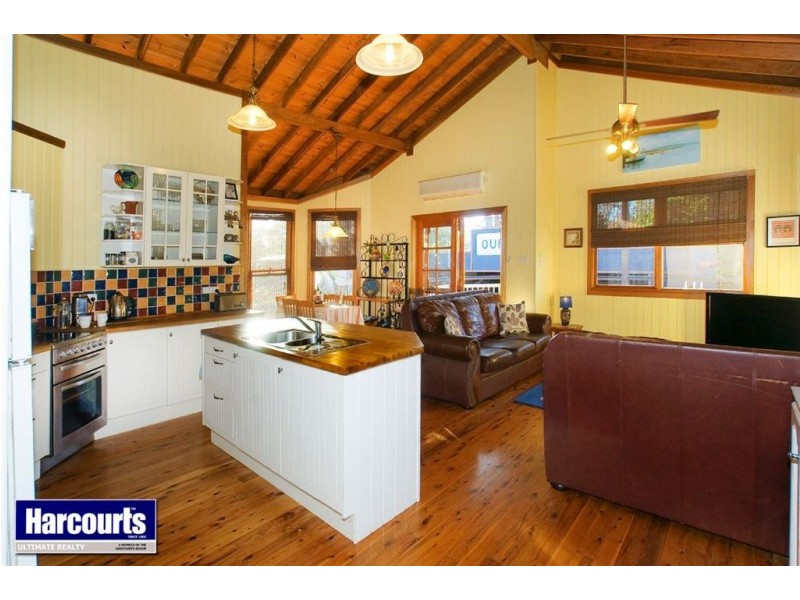 42 Henderson Road, Deagon QLD 4017