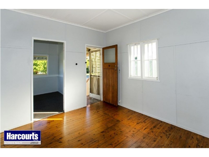 4 McLennan Street, Woody Point QLD 4019