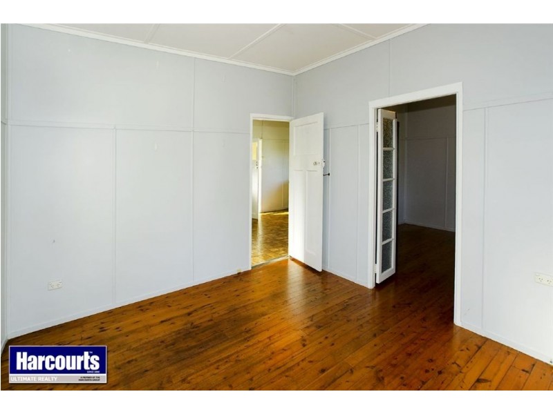 4 McLennan Street, Woody Point QLD 4019