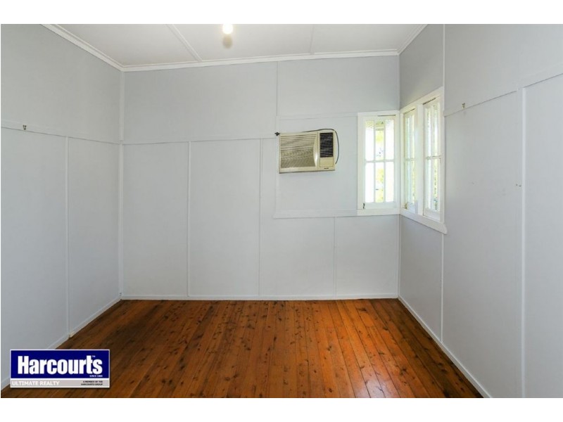 4 McLennan Street, Woody Point QLD 4019