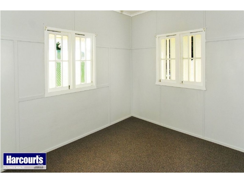 4 McLennan Street, Woody Point QLD 4019