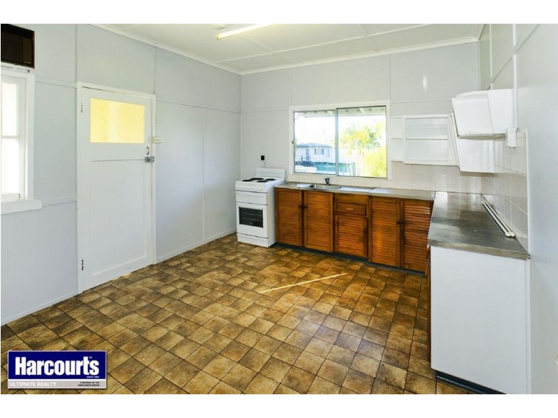 4 McLennan Street, Woody Point QLD 4019