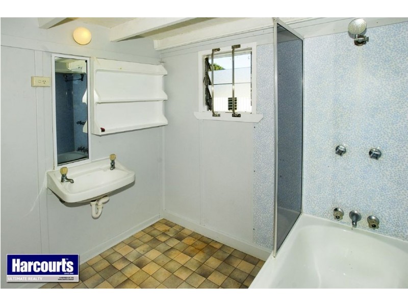 4 McLennan Street, Woody Point QLD 4019