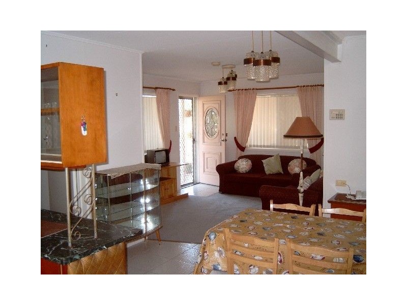 1/18 Alkooie Ave, Clontarf QLD 4019