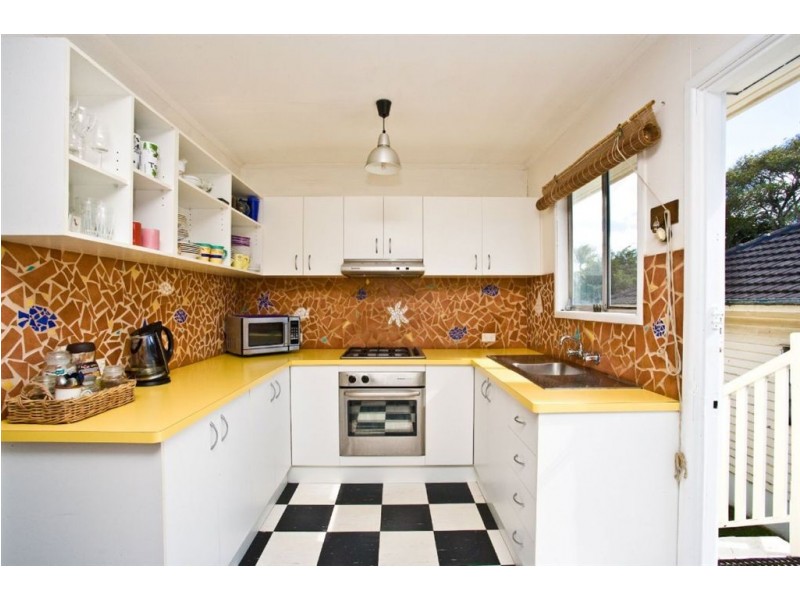 23 McLennan Street, Woody Point QLD 4019