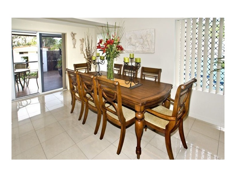 35 Palmtree Avenue, Scarborough QLD 4020