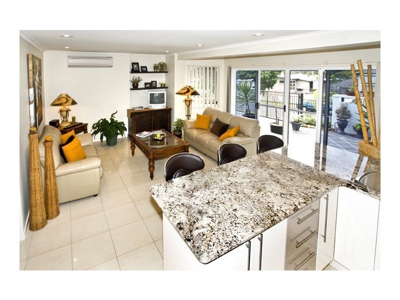 35 Palmtree Avenue, Scarborough QLD 4020