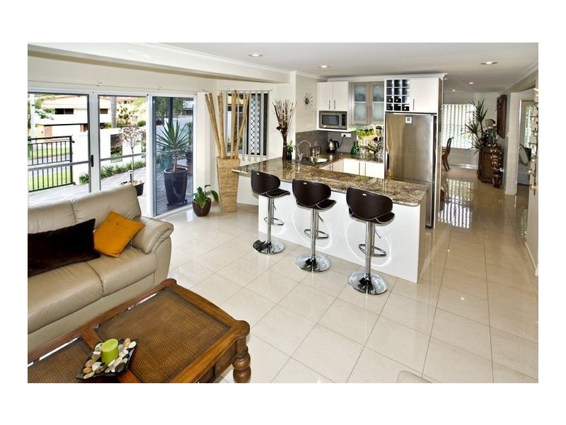 35 Palmtree Avenue, Scarborough QLD 4020