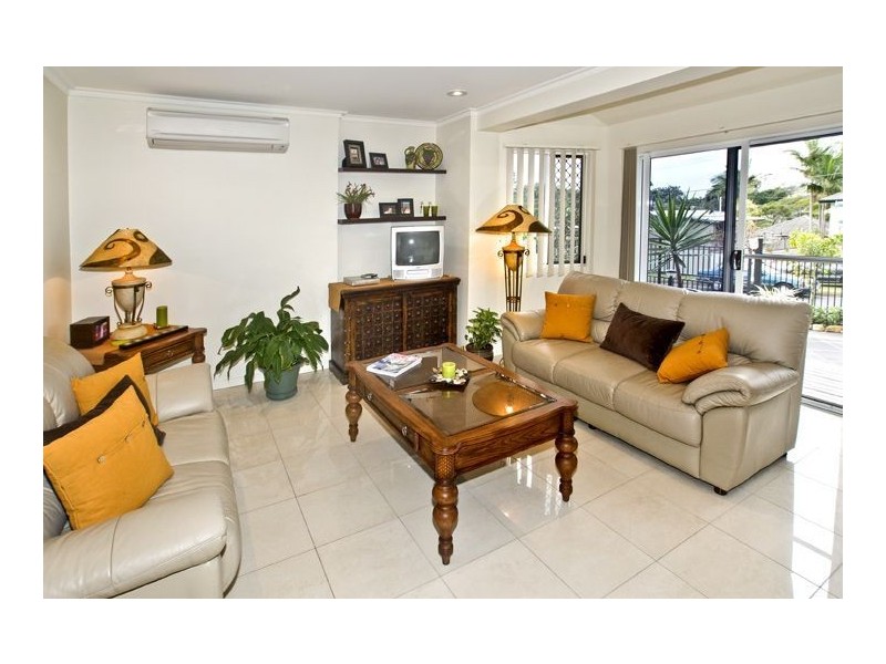 35 Palmtree Avenue, Scarborough QLD 4020