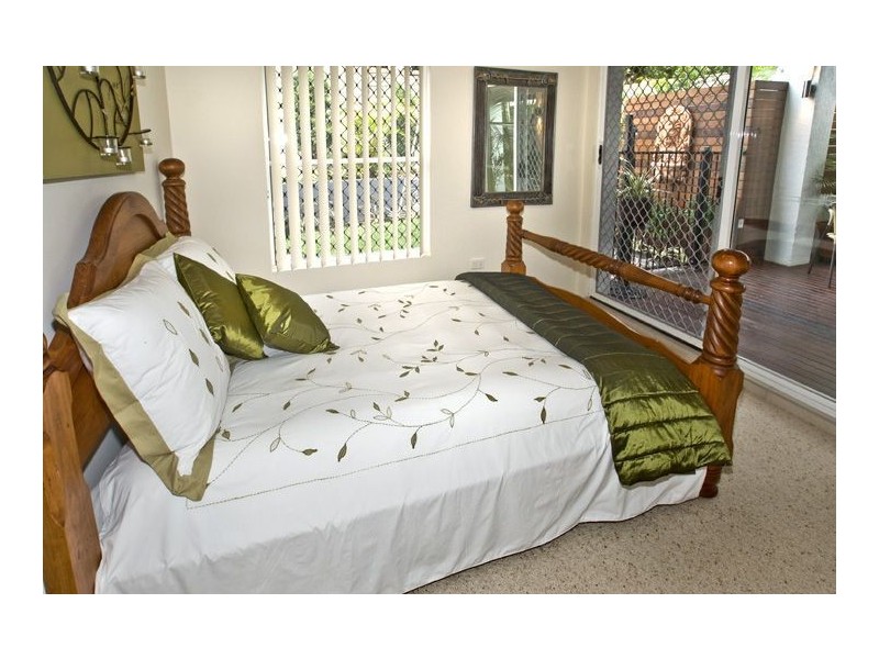 35 Palmtree Avenue, Scarborough QLD 4020