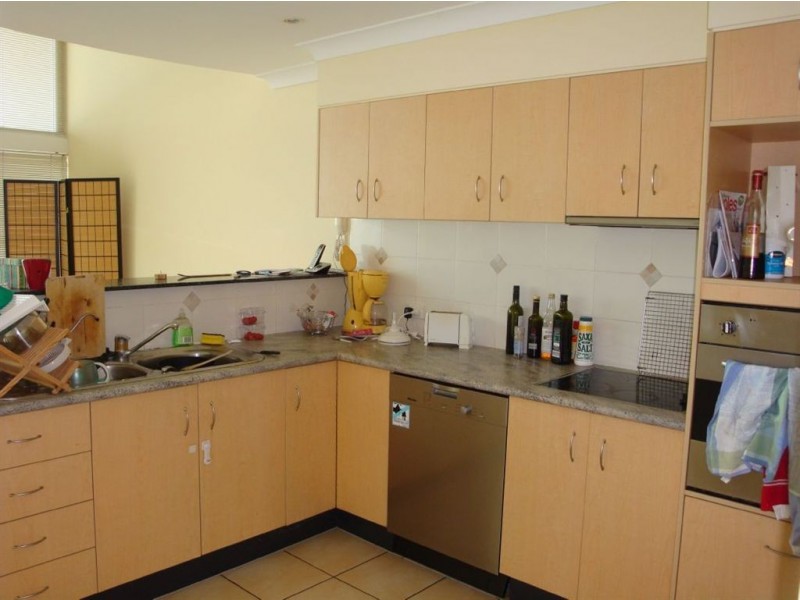 28/94-98 Prince Edward Parade, Scarborough QLD 4020