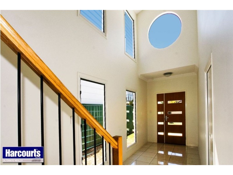 9 Garnet Street, Scarborough QLD 4020