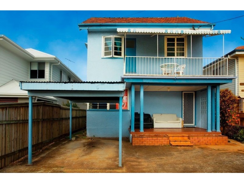 15 Griffith Road, Scarborough QLD 4020