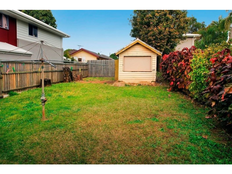 15 Griffith Road, Scarborough QLD 4020
