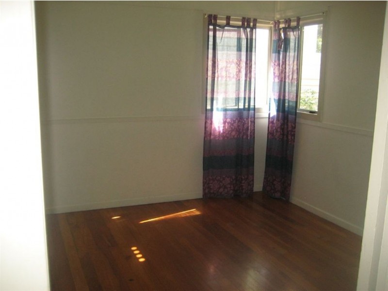 8 Adams Street, Scarborough QLD 4020