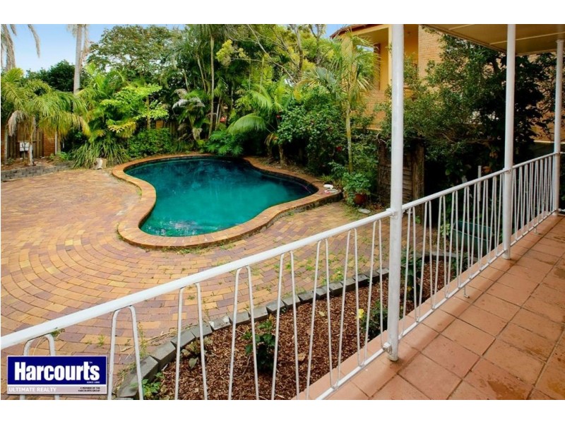 4 Landsborough Avenue, Scarborough QLD 4020