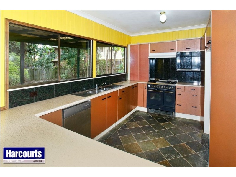 4 Landsborough Avenue, Scarborough QLD 4020