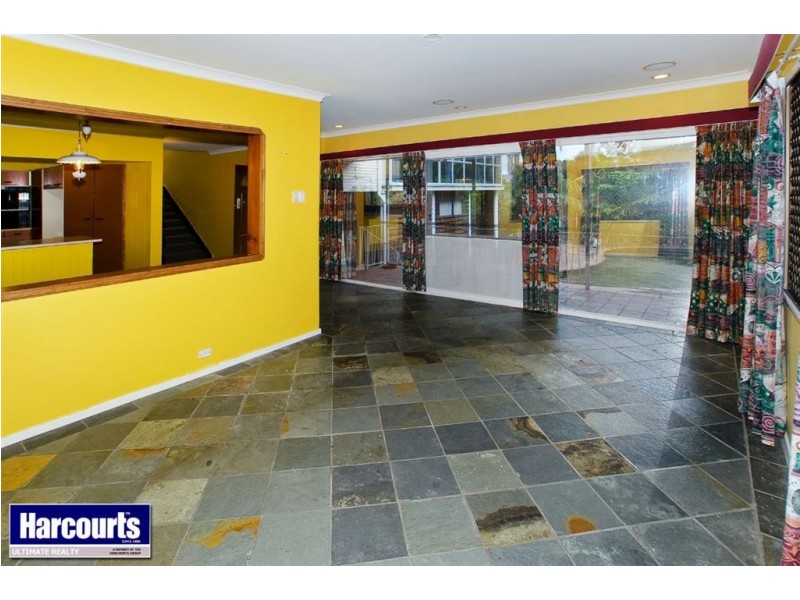 4 Landsborough Avenue, Scarborough QLD 4020