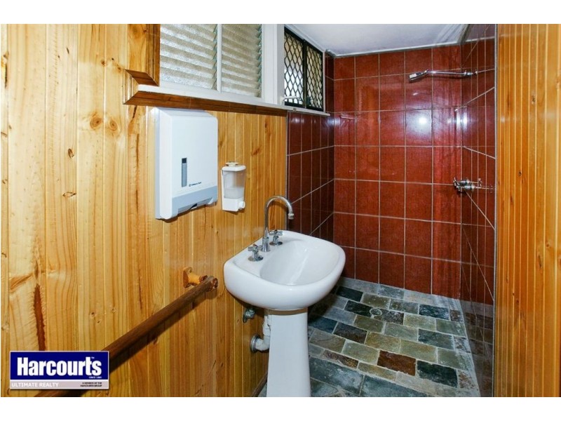 4 Landsborough Avenue, Scarborough QLD 4020