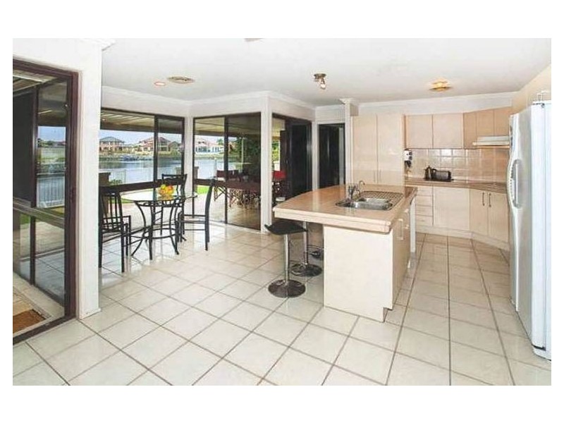 33 Resolute Court, Newport QLD 4020