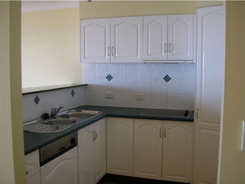 8/94 Prince Edward Parade, Scarborough QLD 4020