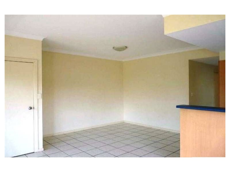 3/2 Henry Street, Redcliffe QLD 4020