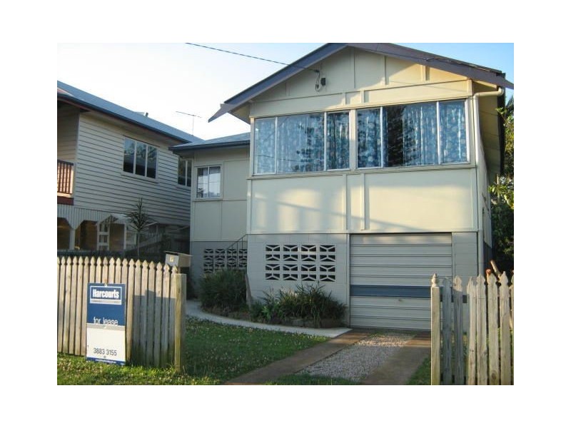 8 Adams Street, Scarborough QLD 4020