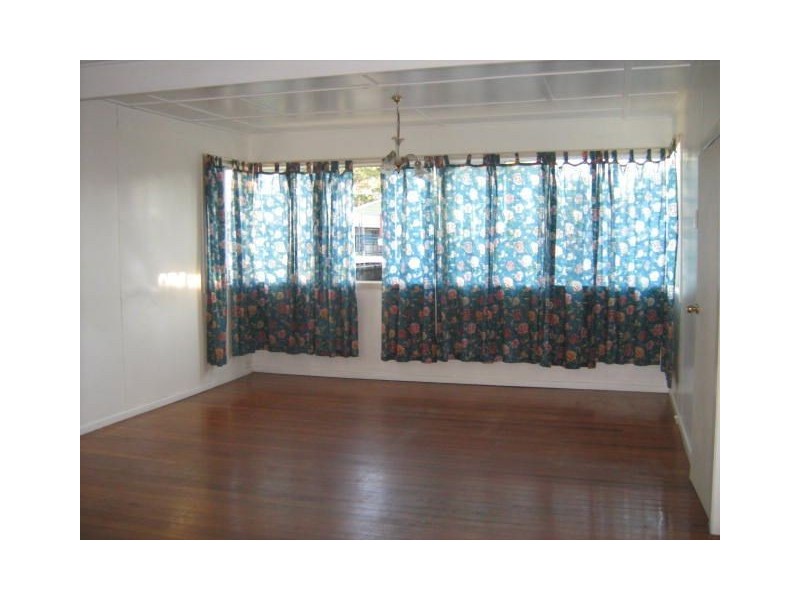 8 Adams Street, Scarborough QLD 4020