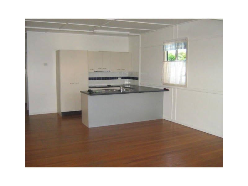 8 Adams Street, Scarborough QLD 4020