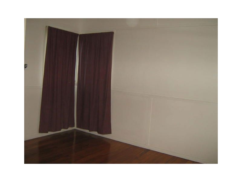 8 Adams Street, Scarborough QLD 4020