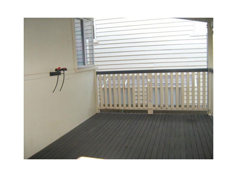 8 Adams Street, Scarborough QLD 4020