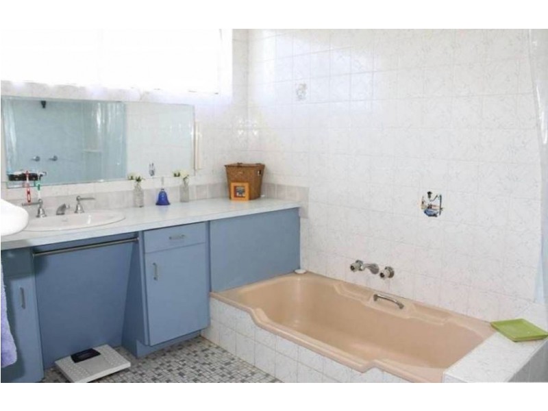 76 Arthur Street, Woody Point QLD 4019