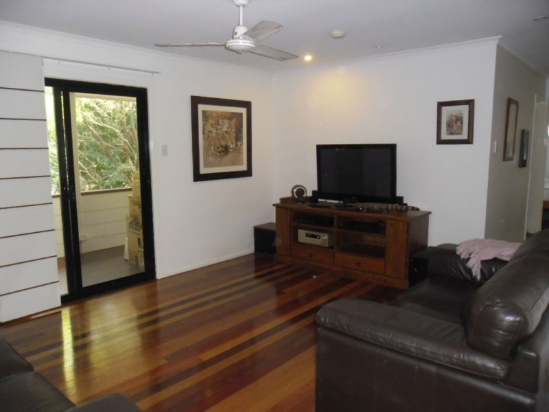 32 Grace Street, Scarborough QLD 4020