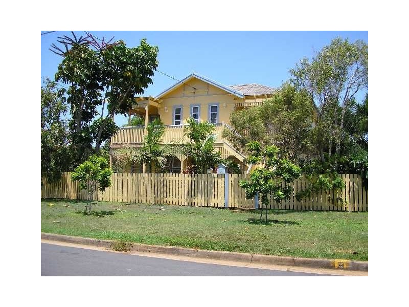 2/21 James st, Scarborough QLD 4020