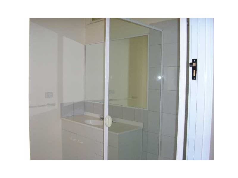 2/21 James st, Scarborough QLD 4020