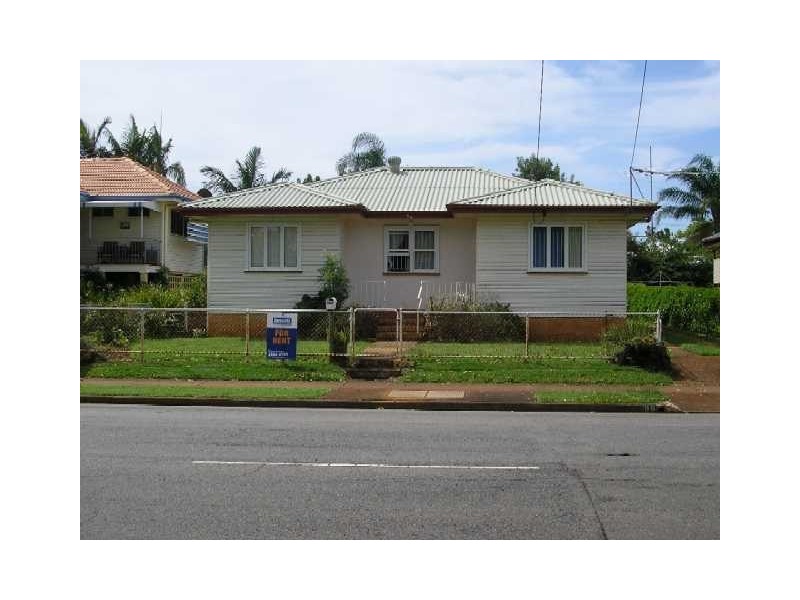 96 King St, Woody Point QLD 4019