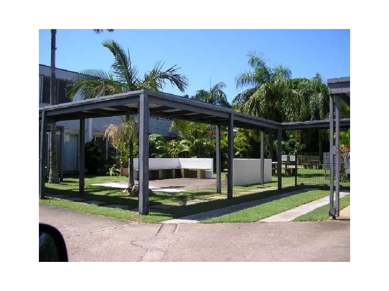 1/2a Moffatt St, Scarborough QLD 4020