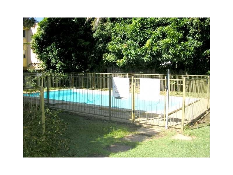 1/2a Moffatt St, Scarborough QLD 4020