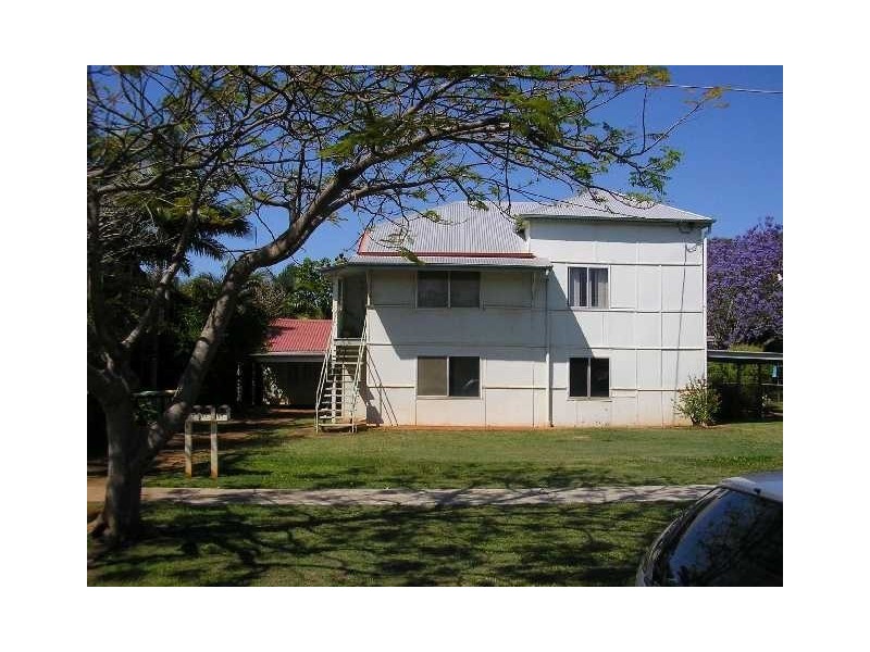 2/3 Eversleigh Road, Scarborough QLD 4020