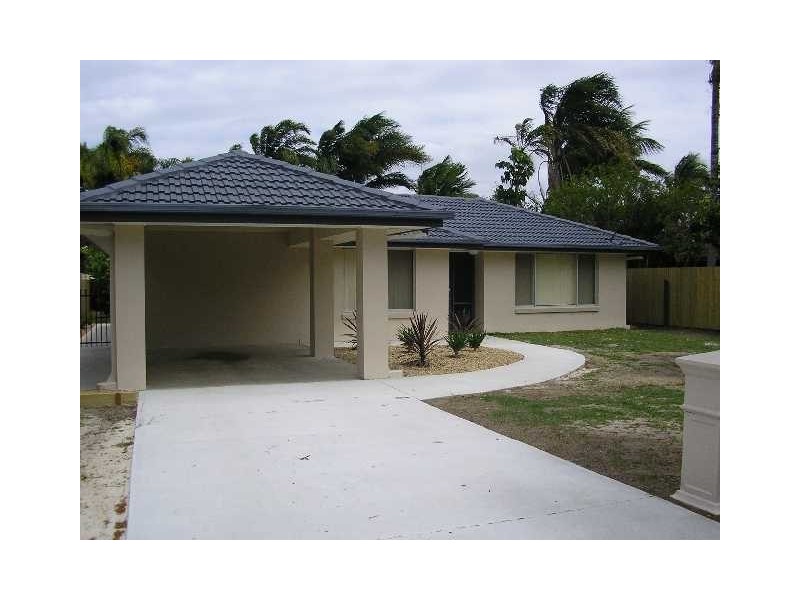 15 Shea st, Scarborough QLD 4020