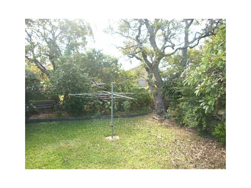 8 Woodcock st, Scarborough QLD 4020